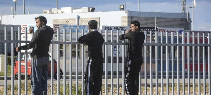 Γεμάτο μετανάστες το λιμάνι στην Πάτρα -Σε απόγνωση οι κάτοικοι κατέθεσαν μήνυση